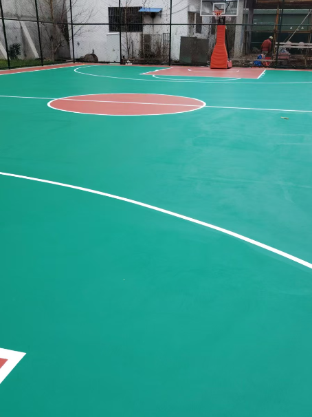 墨竹工卡 球场长期使用易出现地面开裂